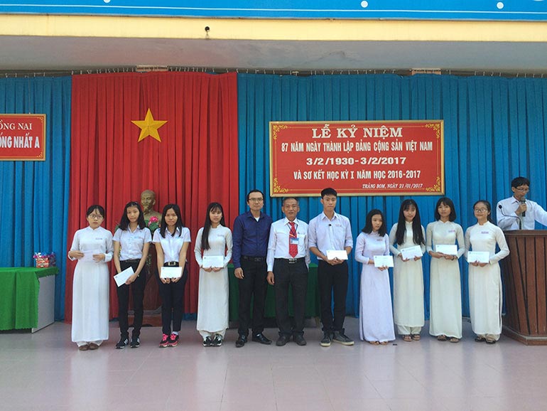 Tin Việt Tiến Trao Học Bổng Tại Trường Thống Nhất A