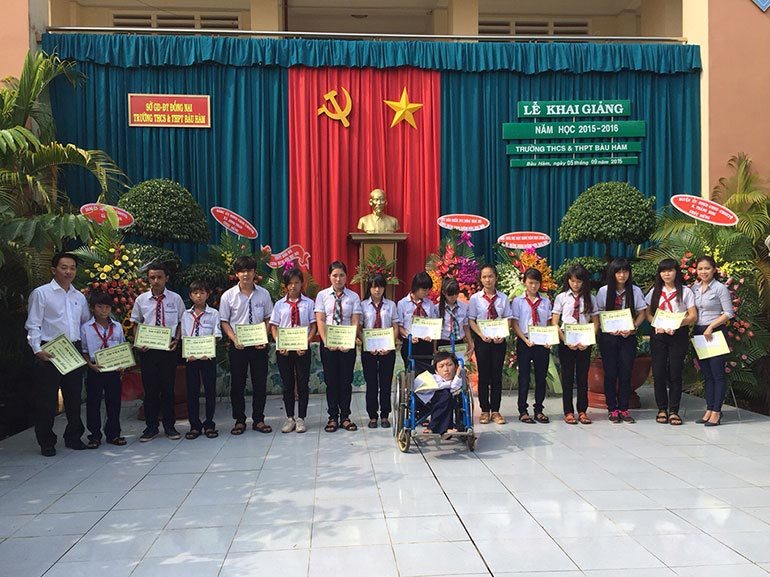 Tin Việt Tiến Trao Học Bổng Tại Trường THCS & THPT Bàu Hàm I